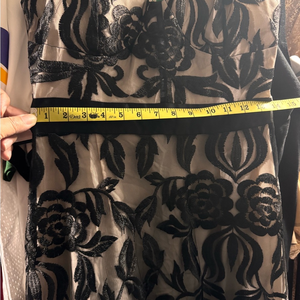 Elegant Black Floral Lace Dress - Picture 8 of 8